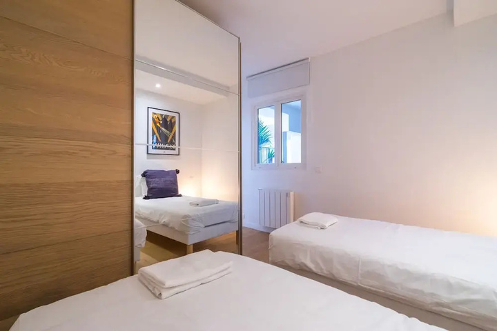 Room 6 of 25