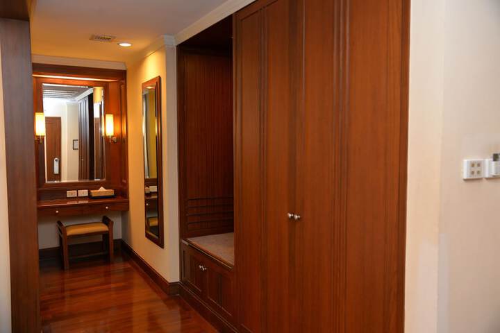 Room 9 of 93