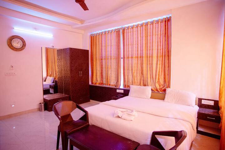 Room 5 of 30