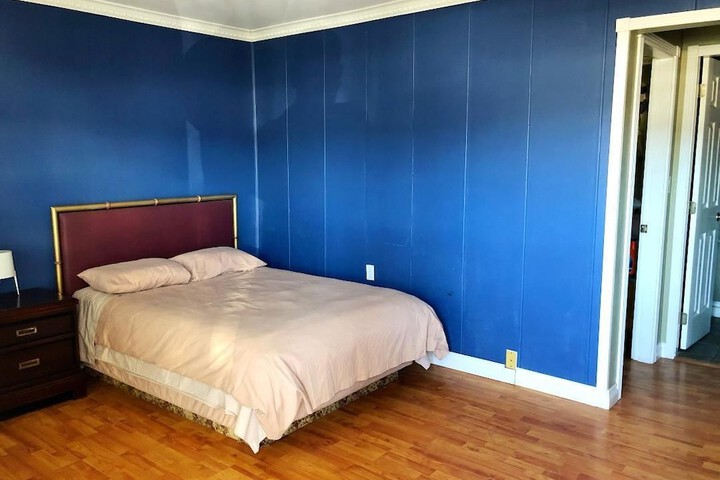 Room 4 of 33