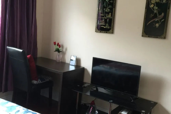 Room 9 of 12