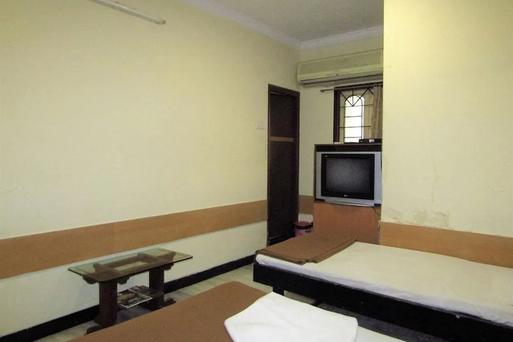 Room 5 of 10