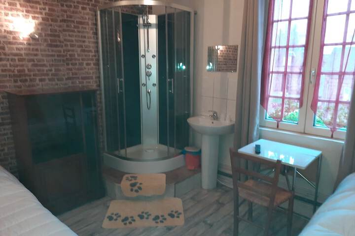 Room 4 of 37