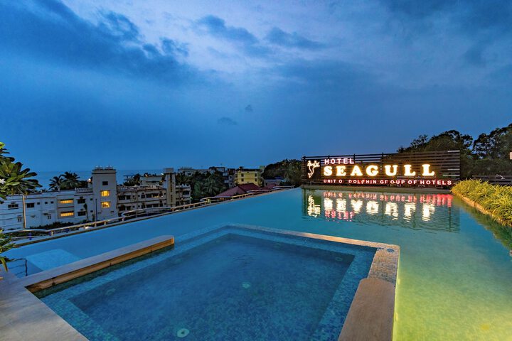 Hotel Pool