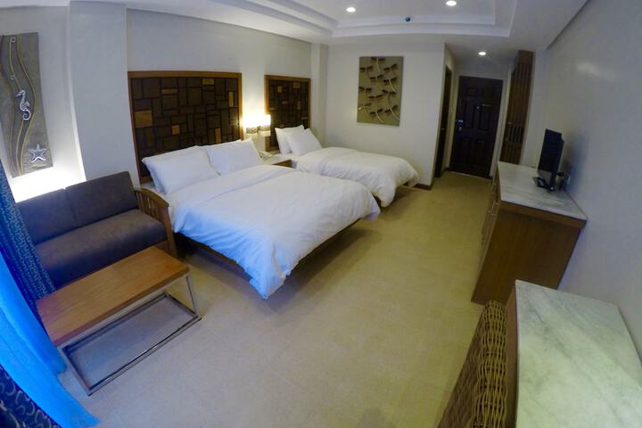 Room 12 of 68