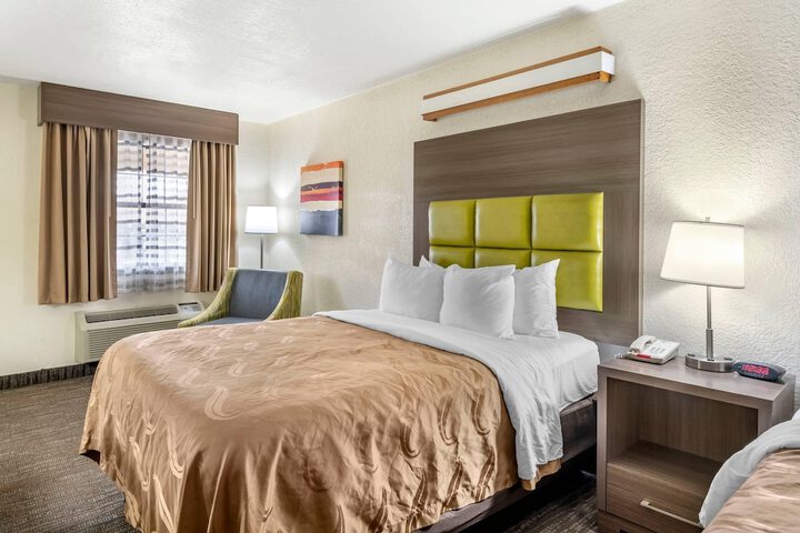 Room 27 of 47