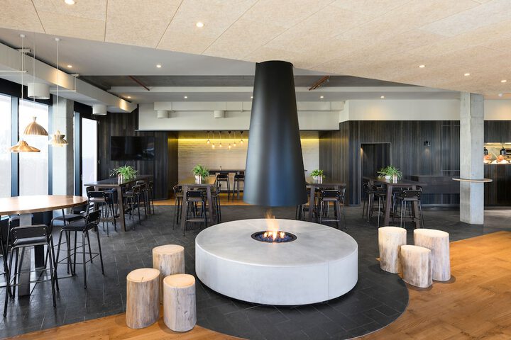 Lounge 55 of 63