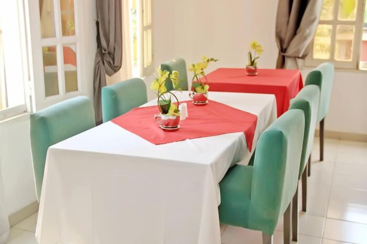 Dining 14 of 17