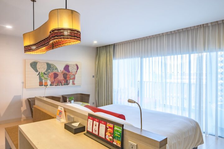 Room 27 of 220
