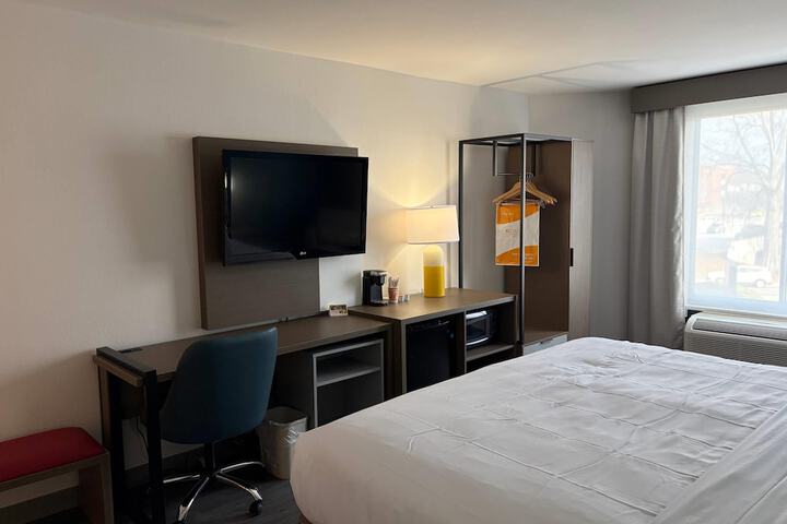 Room 12 of 32