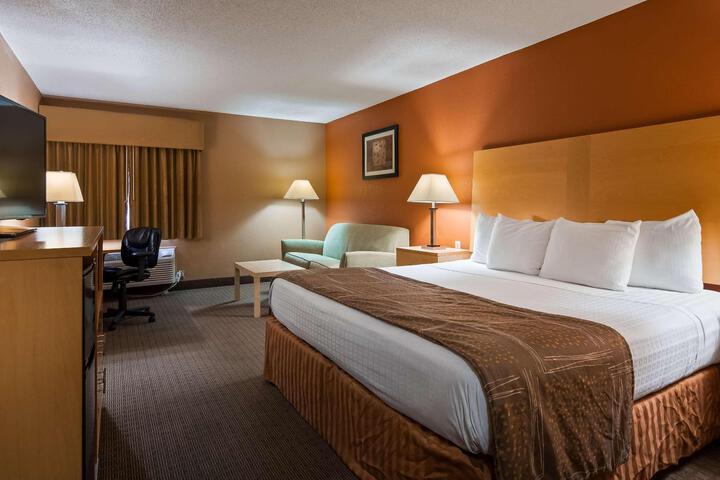 1 King Bed Sofa Bed Work Desk Microwave and Refrigerator Shower Only Full Breakfast (14 of 20)