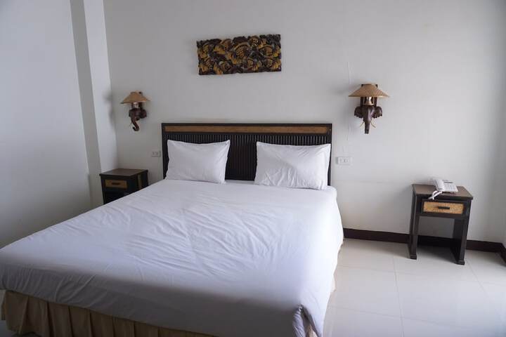 Room 3 of 38