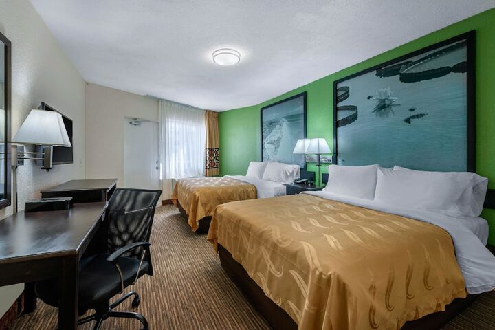 1 King Bed (8 of 27)