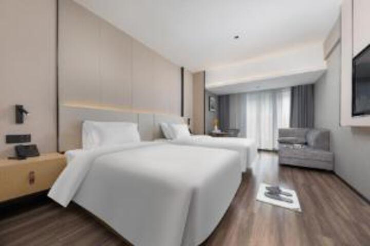 Room 9 of 9