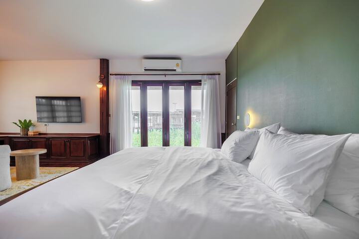 Room 8 of 38