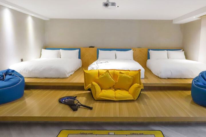 Room 65 of 135