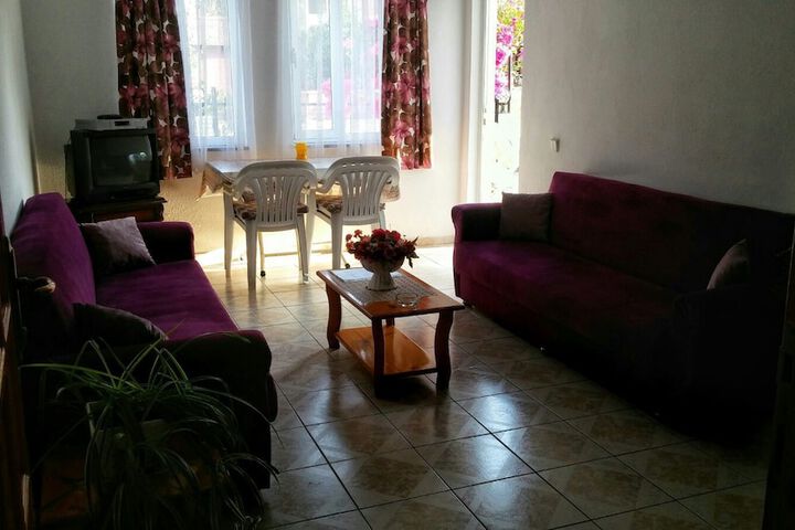 Room 6 of 17