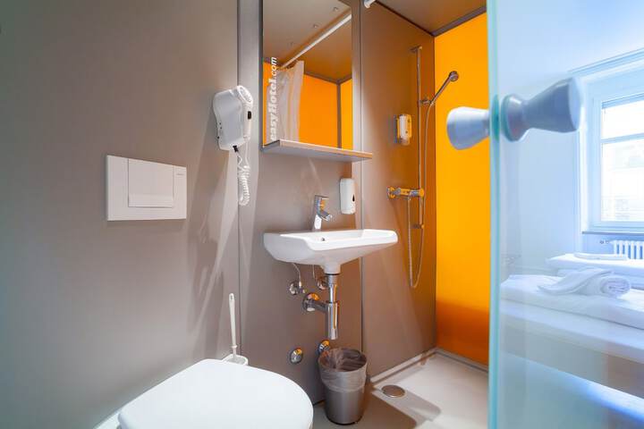Room 15 of 28