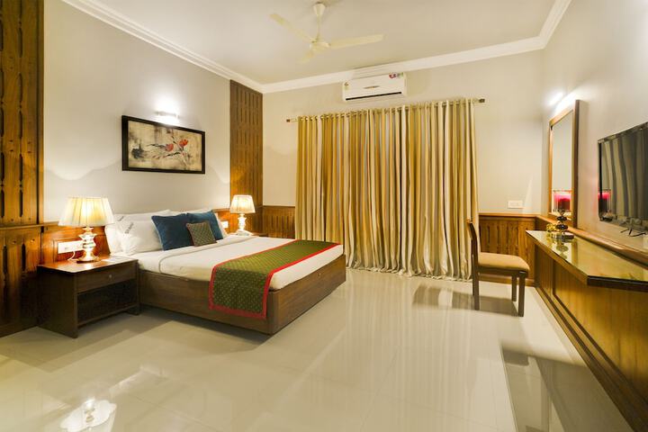 Room 8 of 65