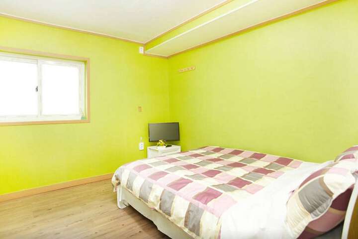 Room 12 of 101
