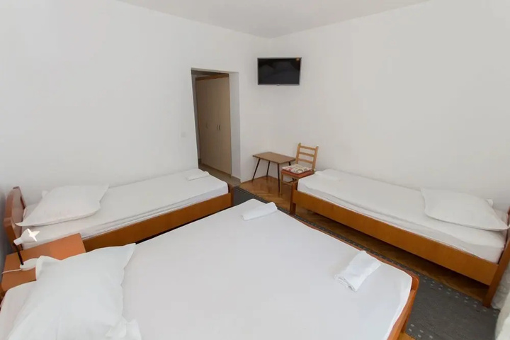 Room 3 of 10