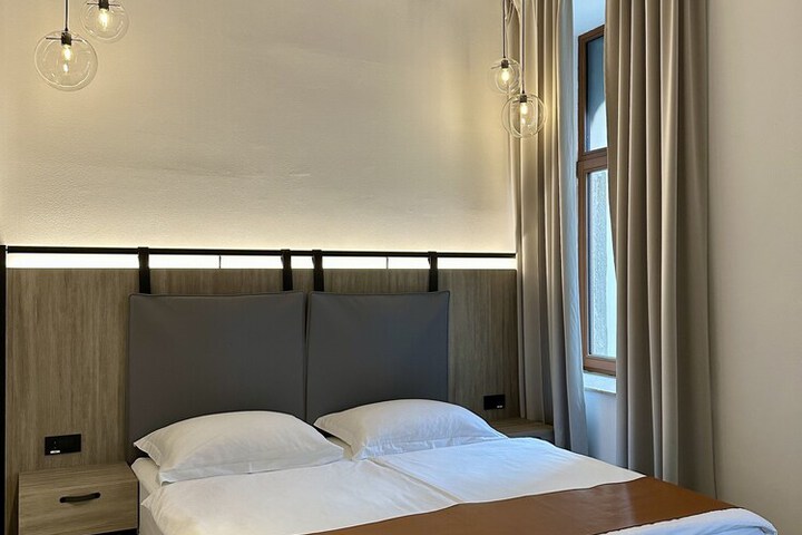 Room 28 of 96