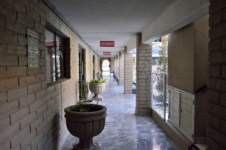 Ballroom/Hall 21 of 27