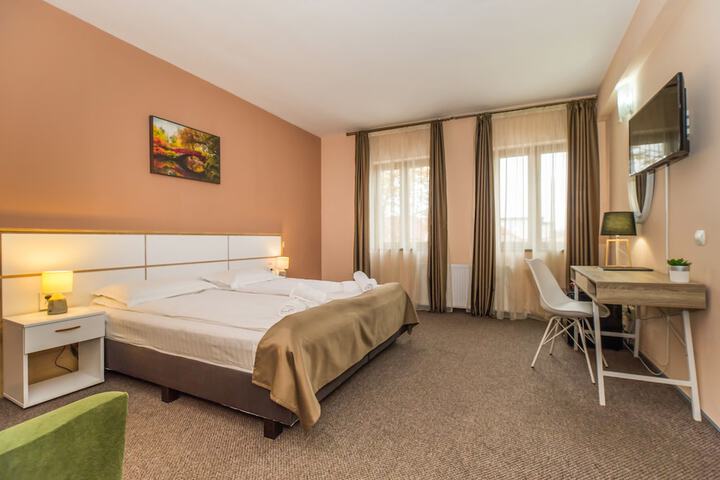 Room 13 of 50