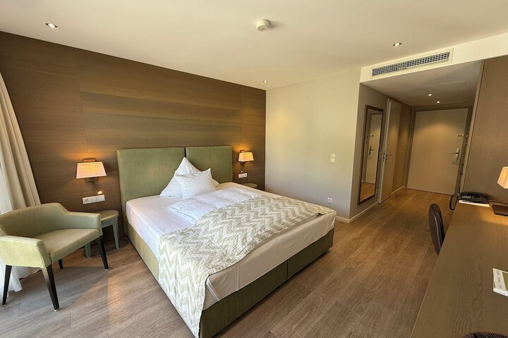 Room 34 of 60