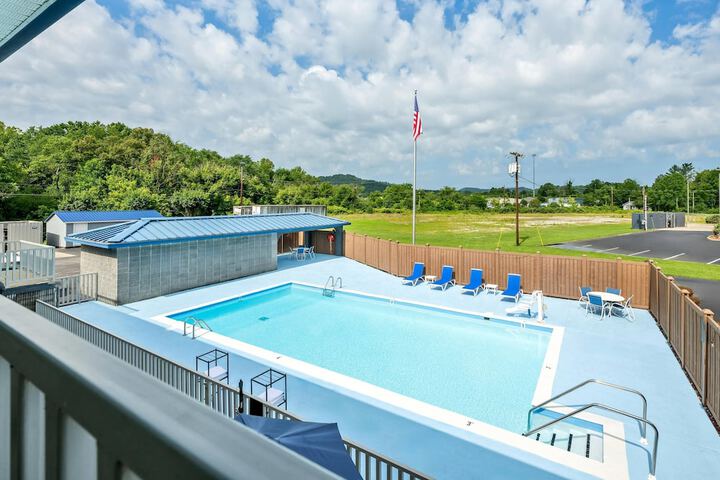 Pools & Facilities