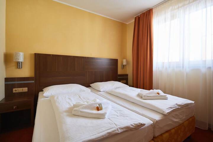 Room 7 of 33