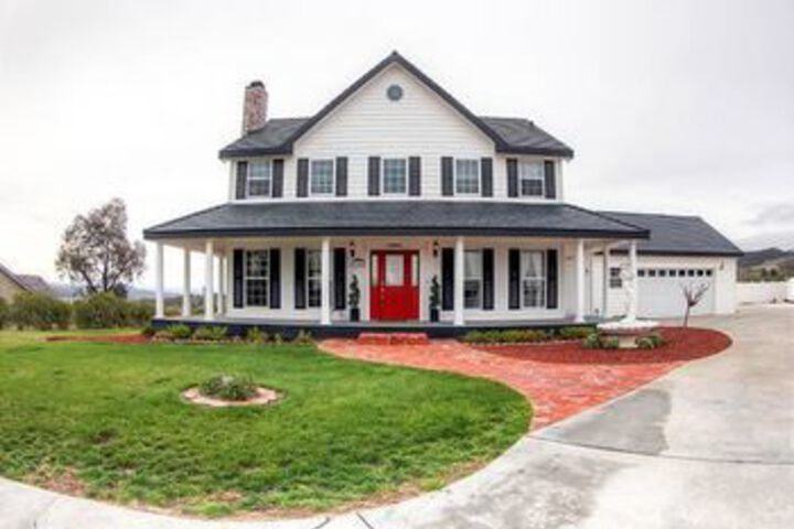 Exterior of Alydar Heights 5 Br home by RedAwning