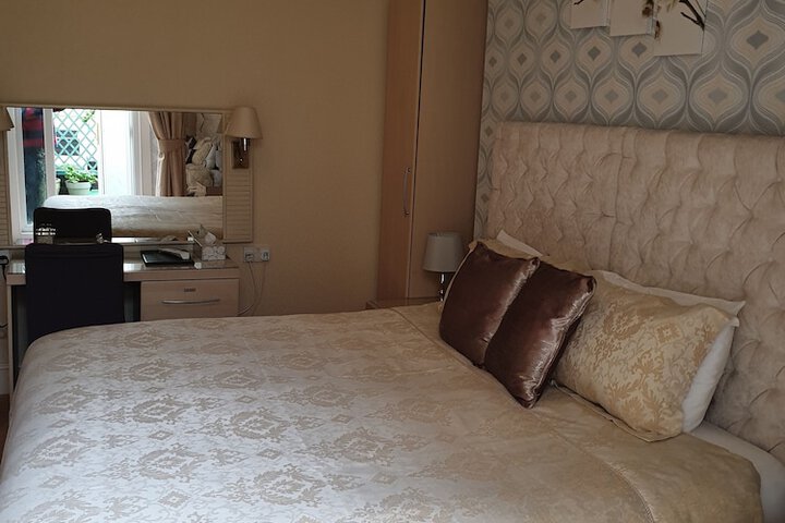 Room 37 of 184