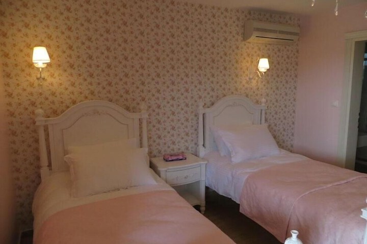 Room 15 of 66