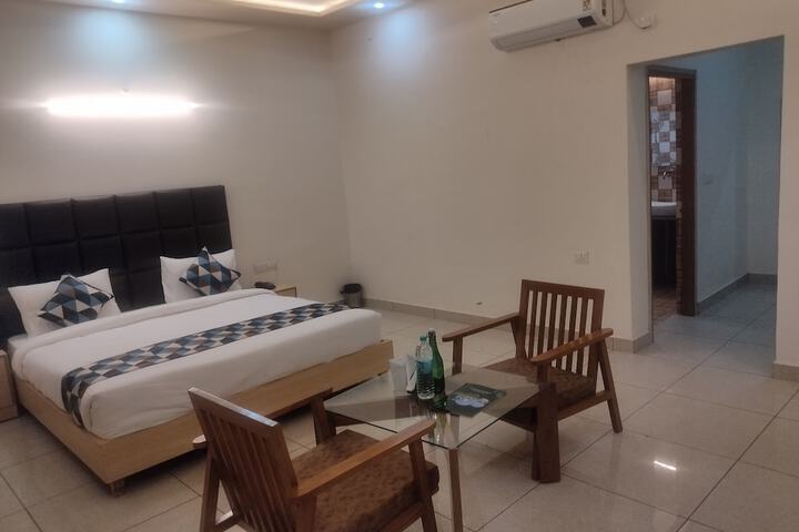 Room 14 of 42