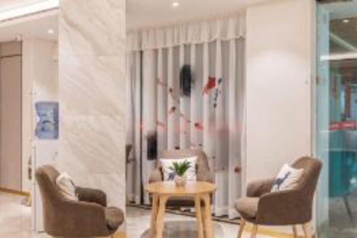 Junya Light Luxury Hotel (Xiamen Zhongshan Road Pedestrian Street Ophthalmology Hospital)