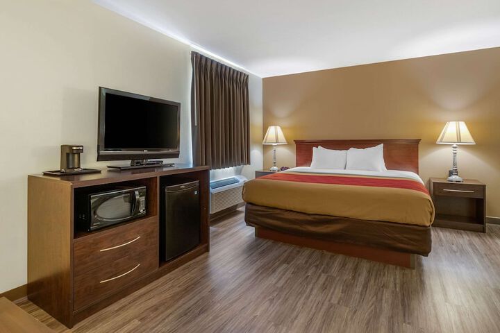 1 King Bed (11 of 14)