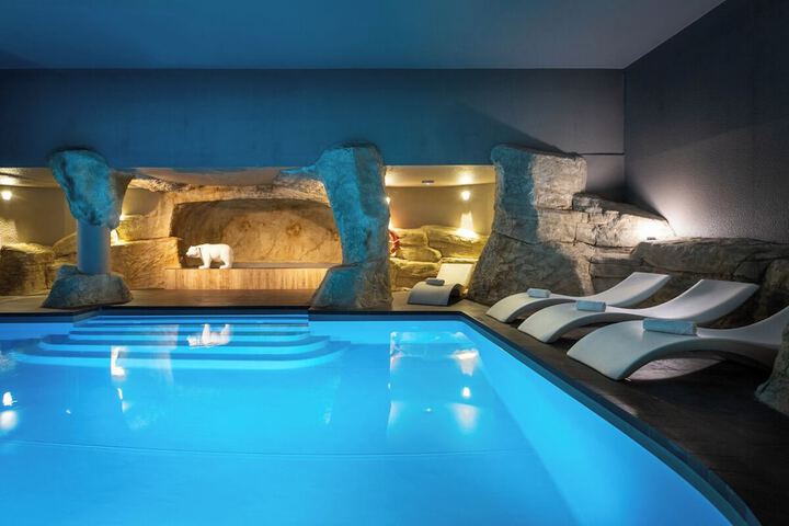 Hotel Pool