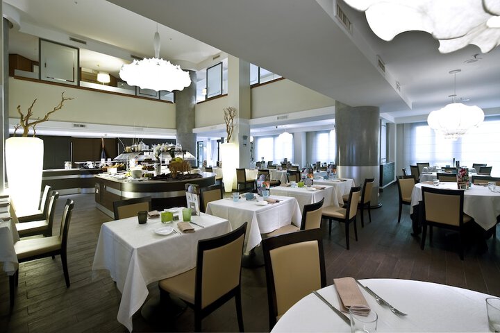 Dining 60 of 98