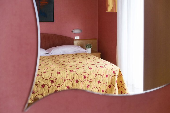 Room 11 of 39