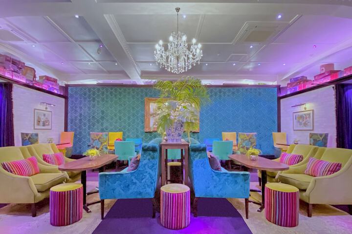 Lounge 81 of 87
