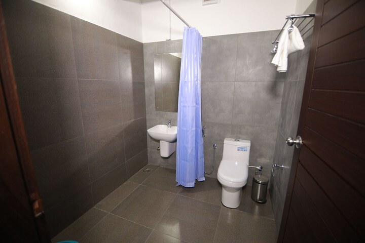 Room 9 of 25