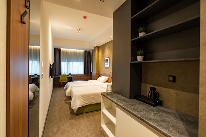 Room 17 of 46