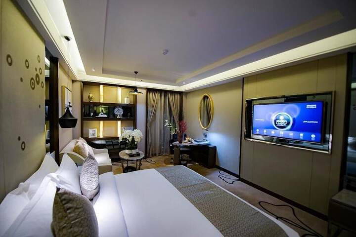 Room 33 of 86