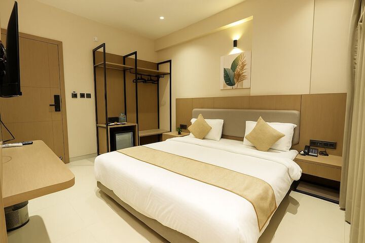 Room 8 of 16