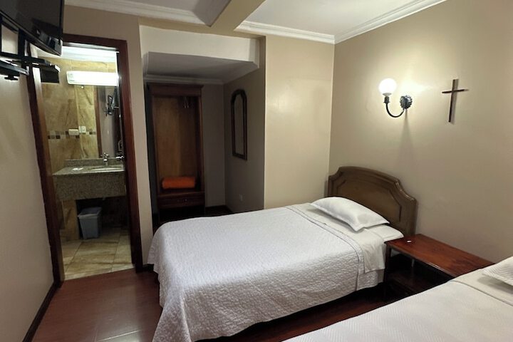 Room 43 of 132