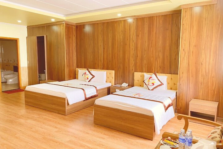 Room 9 of 33