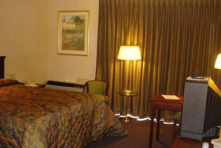 2 Queen Beds (3 of 5)
