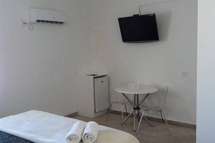 Room 8 of 48