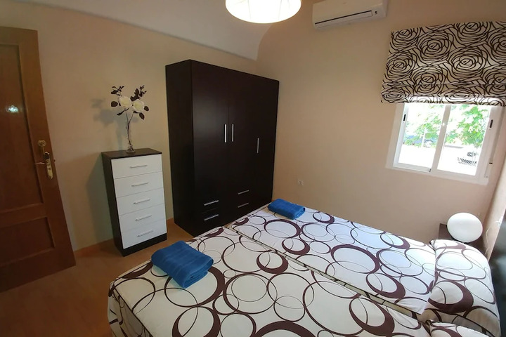 Room 6 of 10